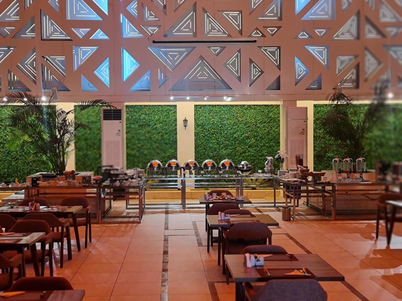 Sarwat Park Hotel Riyadh - Diplomatic Quarter Екстериор снимка